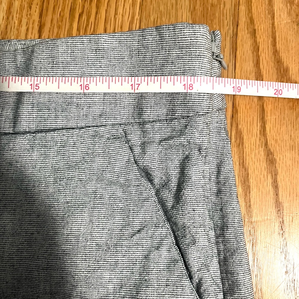 LOFT Ruffle Short - Picture 6 of 7